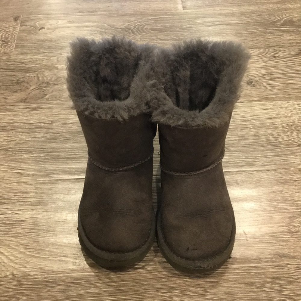 Girls grey size 9 toddler ugg boots